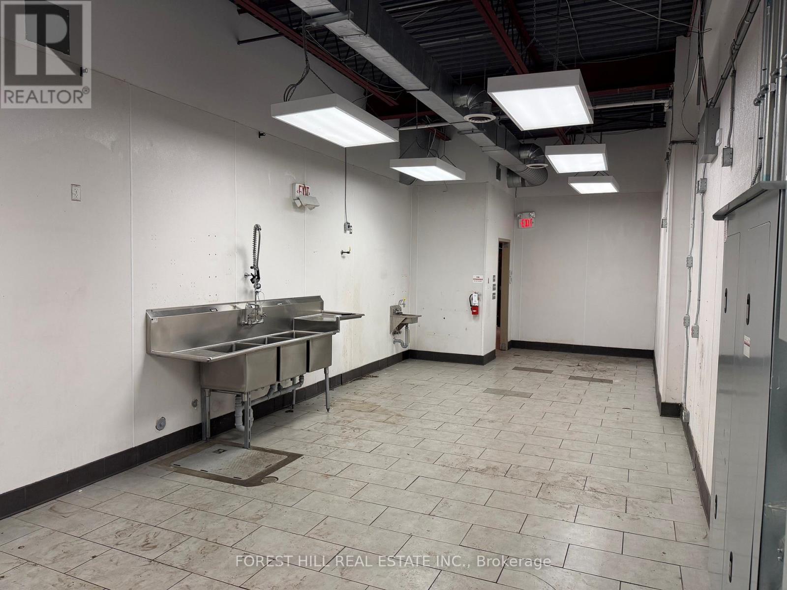 374 Evans Avenue, Toronto, Ontario M8Z 1K6 - Photo 4 - W13145274