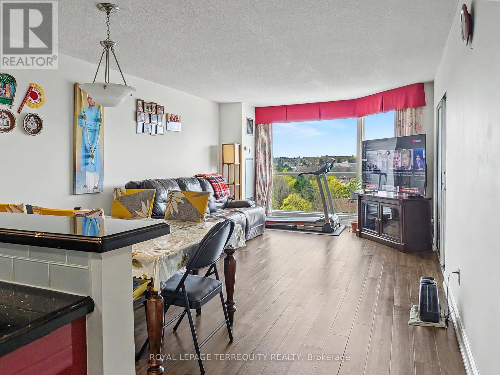 907 - 2155 Burnhamthorpe Road W, Mississauga, Ontario  L5L 5P4 - Photo 2 - W13145434