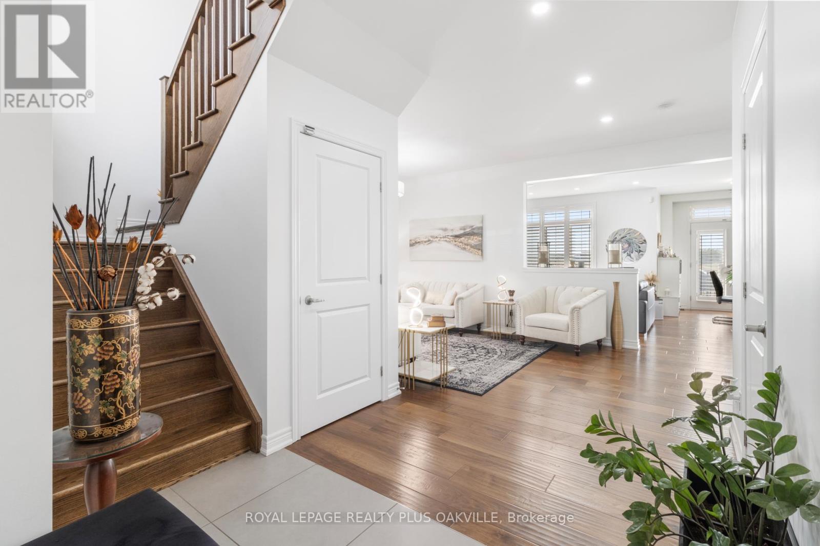 2386 Natasha Circle, Oakville, Ontario  L6M 1P2 - Photo 2 - W13145436