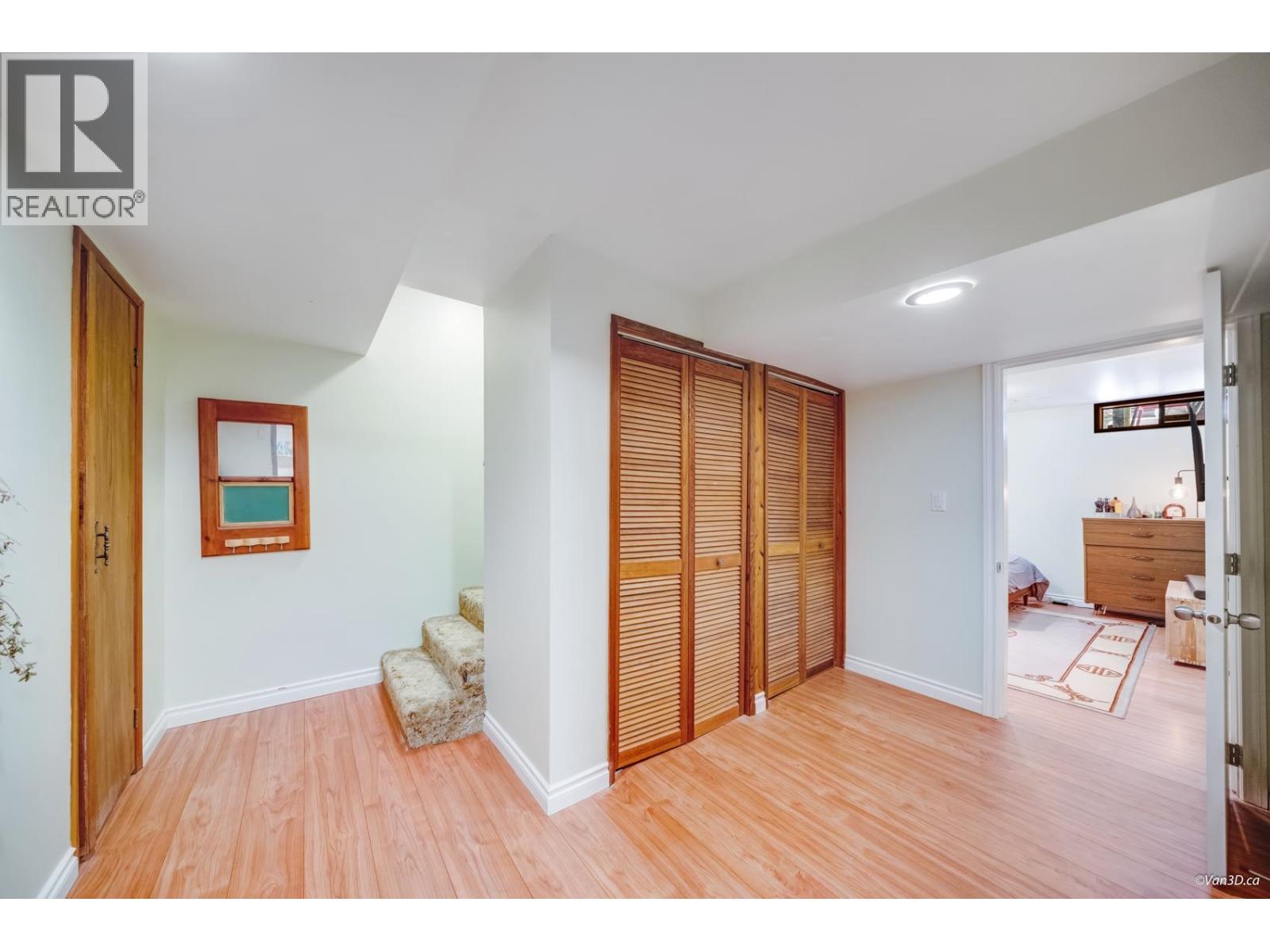 4253 Birchwood Crescent, Burnaby, British Columbia  V5G 4E6 - Photo 24 - R3124935