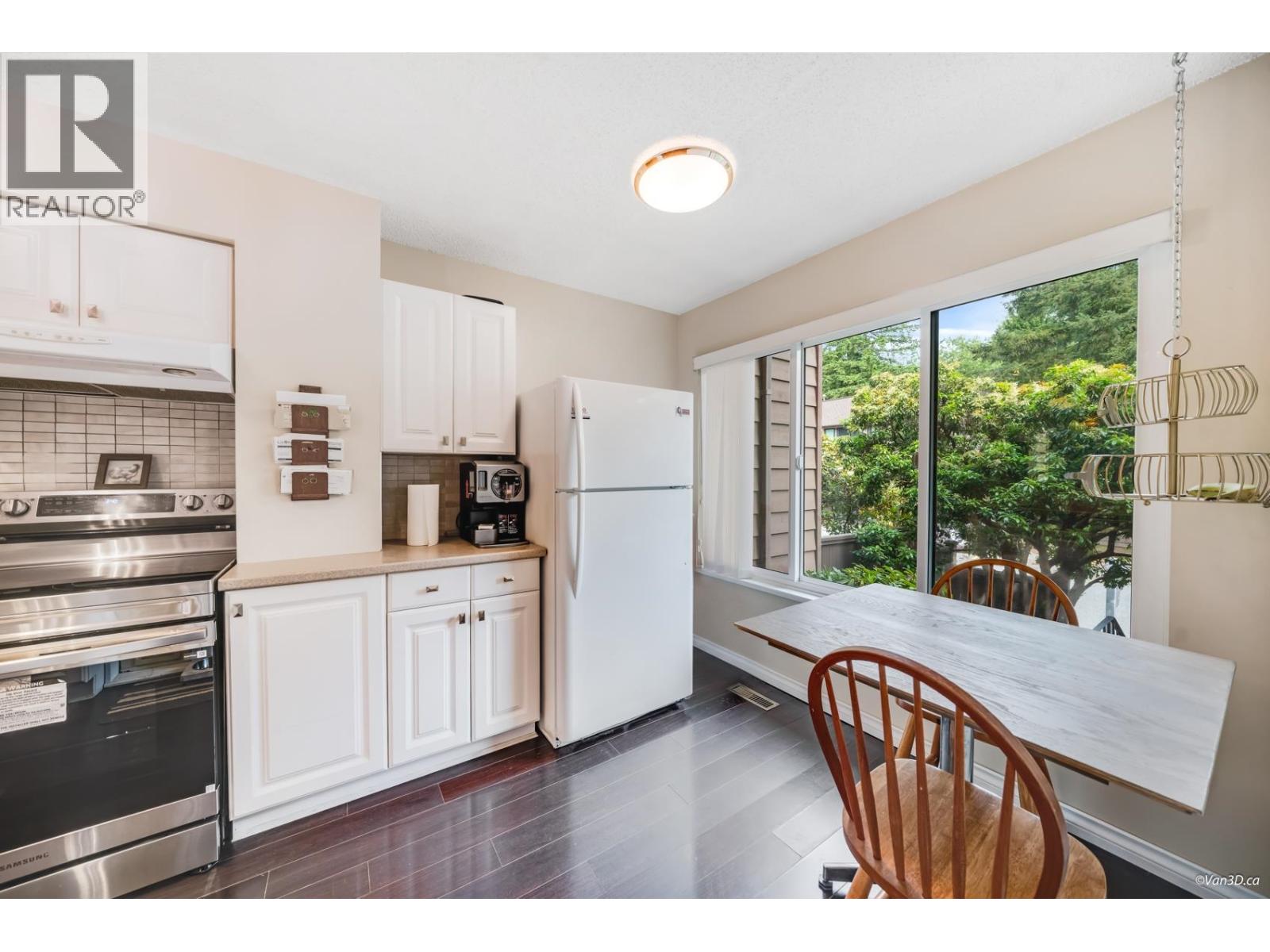 4253 Birchwood Crescent, Burnaby, British Columbia  V5G 4E6 - Photo 4 - R3124935