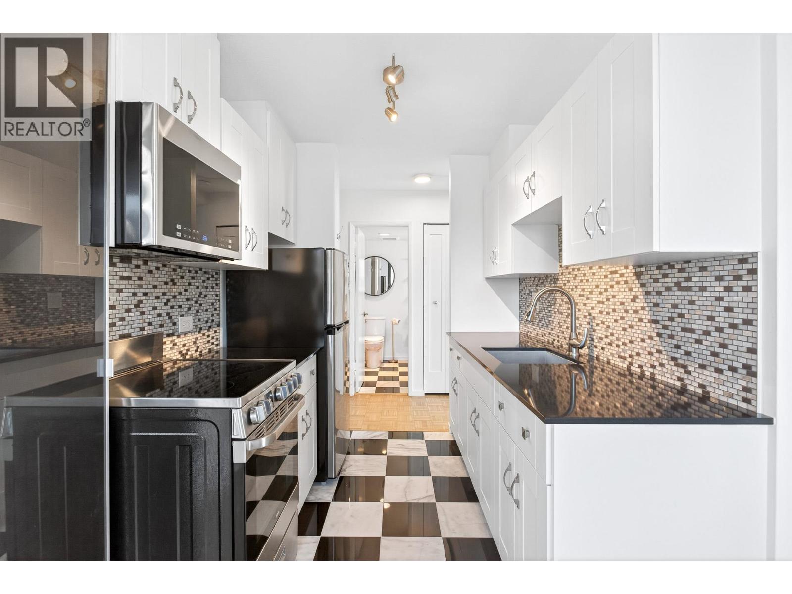 804 1330 Harwood Street, Vancouver, British Columbia  V6E 1S8 - Photo 2 - R3124993