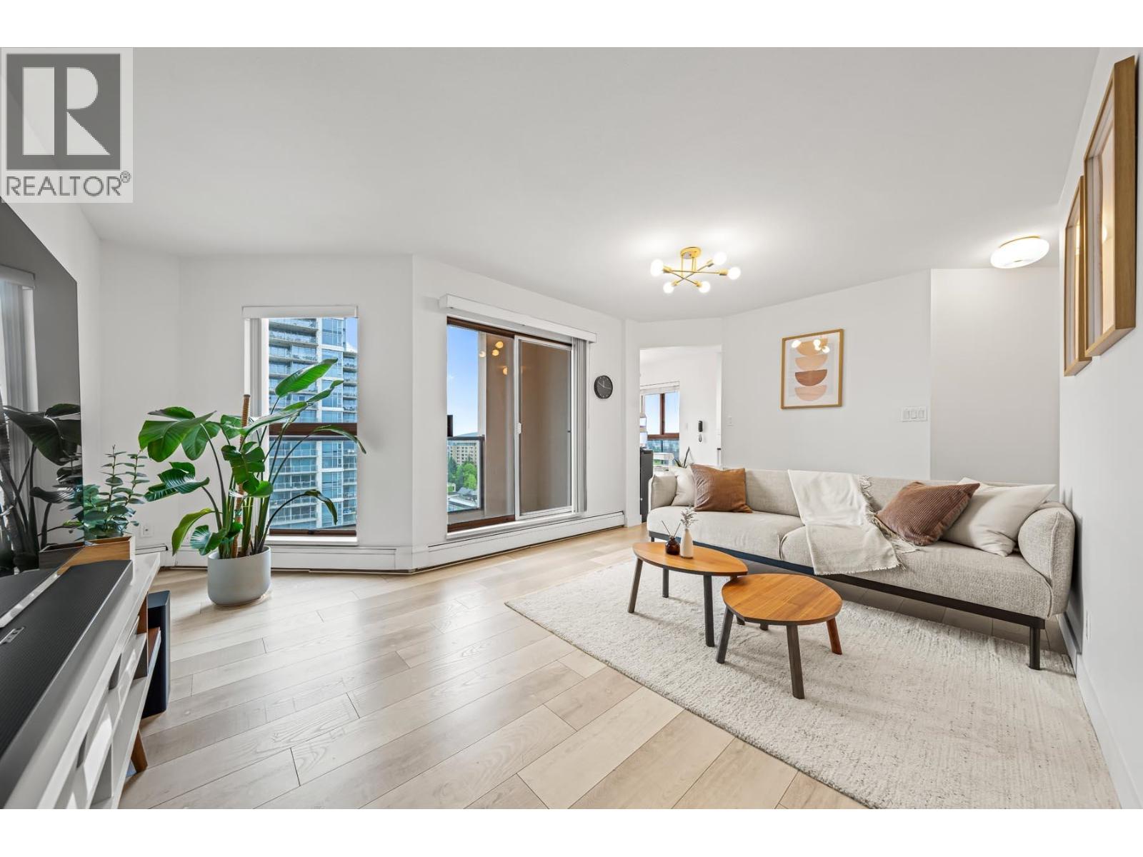1705 612 Fifth Avenue, New Westminster, British Columbia  V3M 1X5 - Photo 2 - R3124898