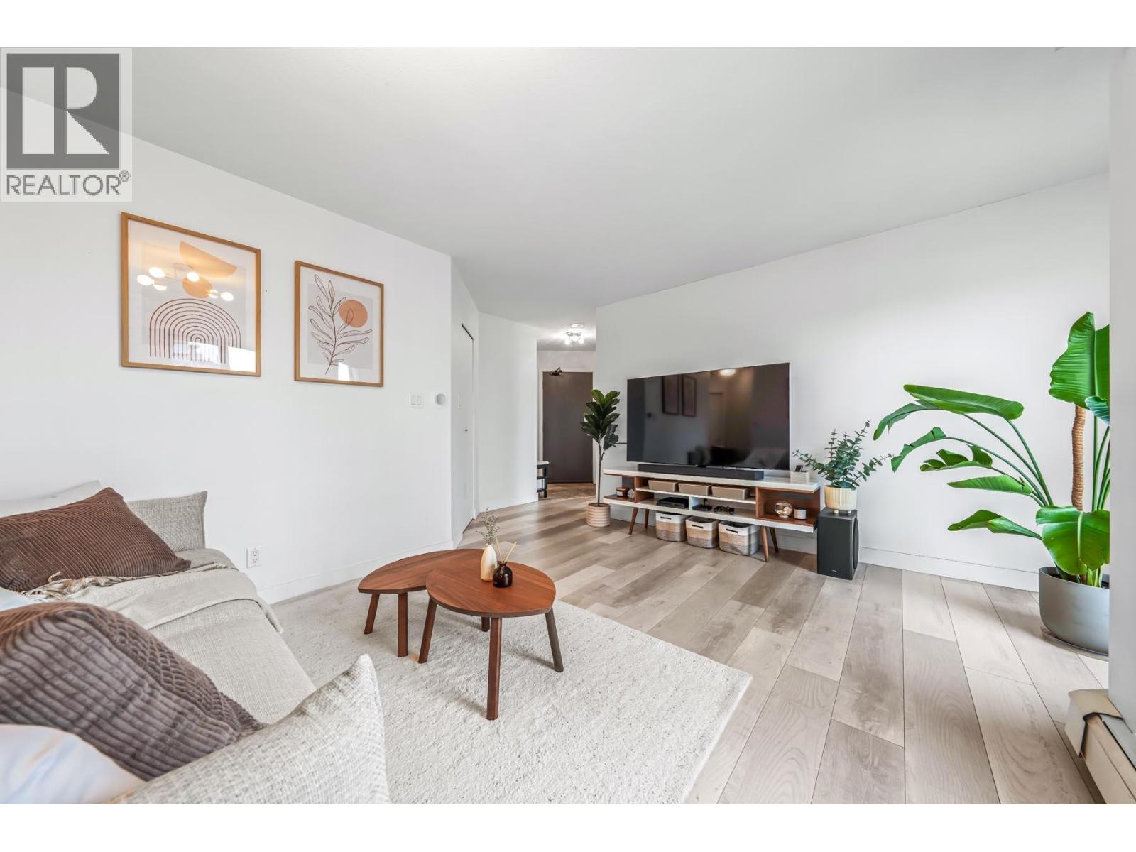 1705 612 Fifth Avenue, New Westminster, British Columbia  V3M 1X5 - Photo 1 - R3124898