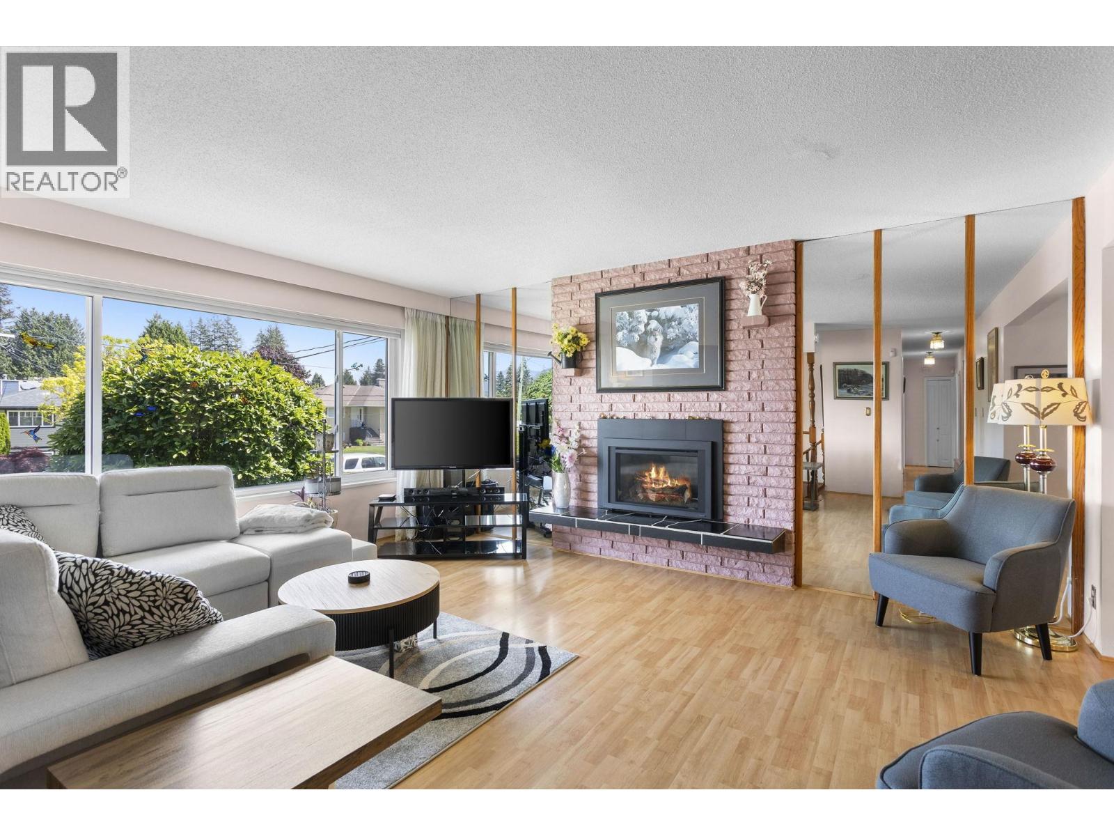 944 Porter Street, Coquitlam, British Columbia  V3J 5C2 - Photo 3 - R3124937