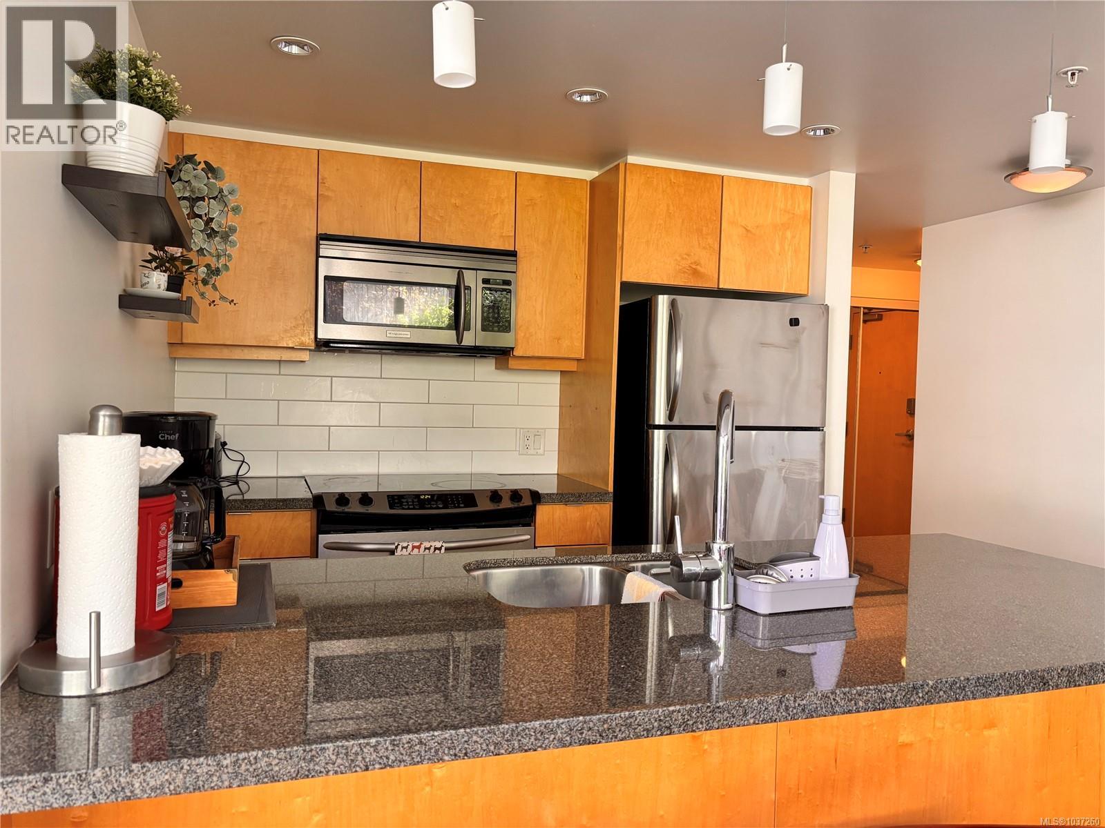 208 760 Johnson St, Victoria, British Columbia  V8W 0A4 - Photo 3 - 1037260