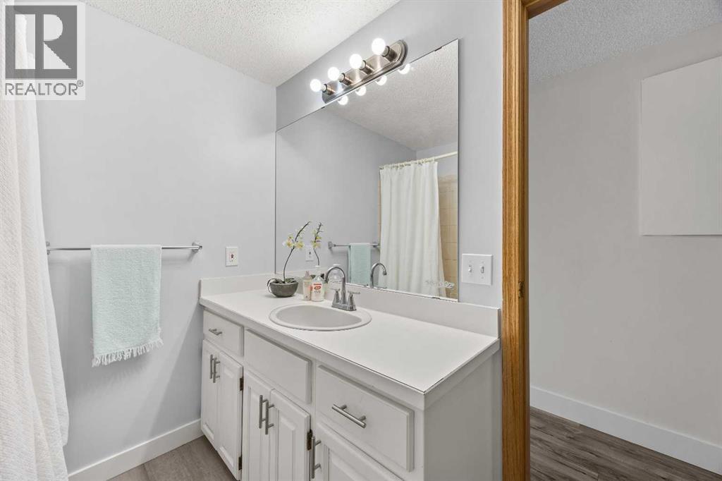 1360 Shawnee Road SW, Calgary, Alberta  T2Y 2T1 - Photo 45 - A2309572