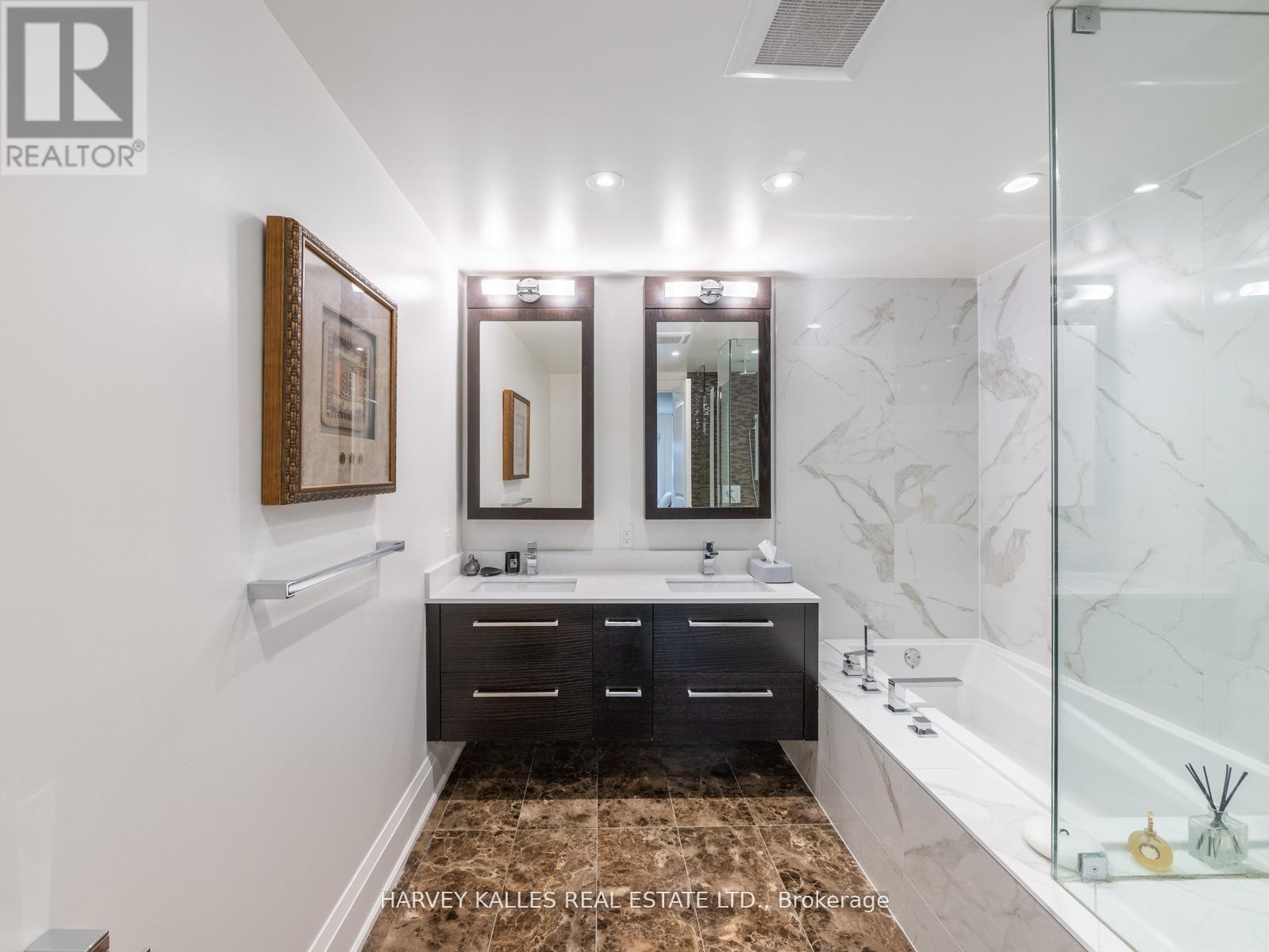 2460a Bayview Avenue, Toronto, Ontario  M2L 0A3 - Photo 30 - C13145610