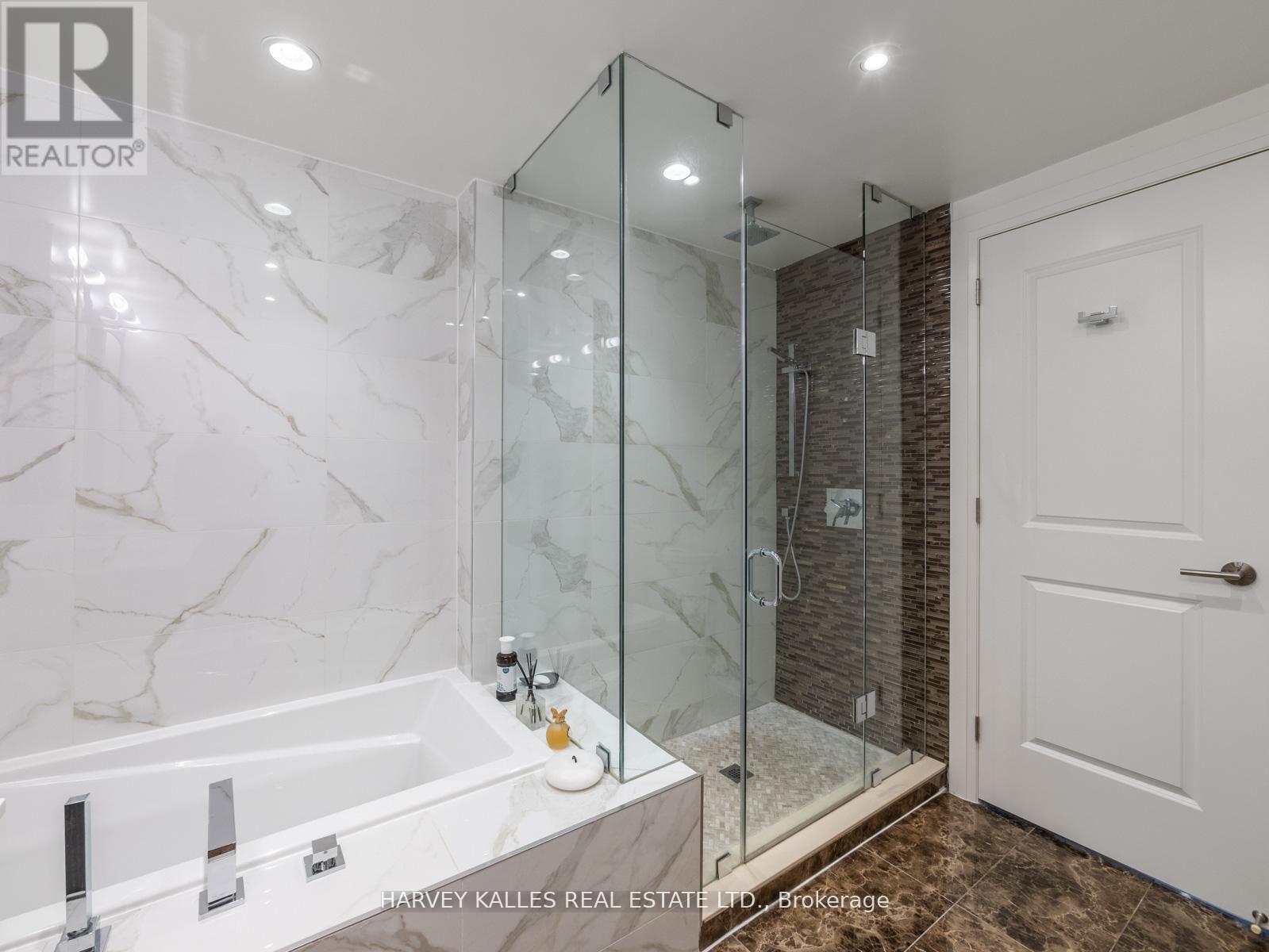 2460a Bayview Avenue, Toronto, Ontario  M2L 0A3 - Photo 32 - C13145610