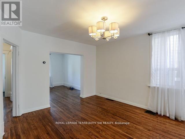 105 Barker Avenue, Toronto, Ontario  M4C 2N8 - Photo 8 - E13145514