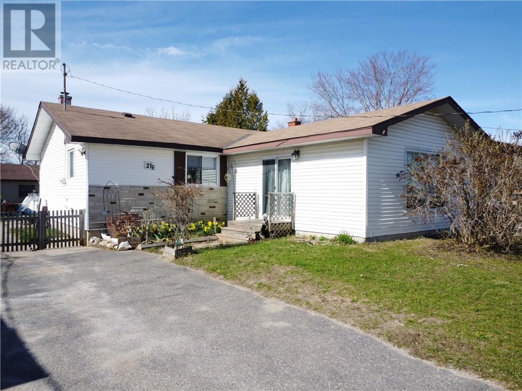 21 Vankoughnet Street E, Little Current, Ontario