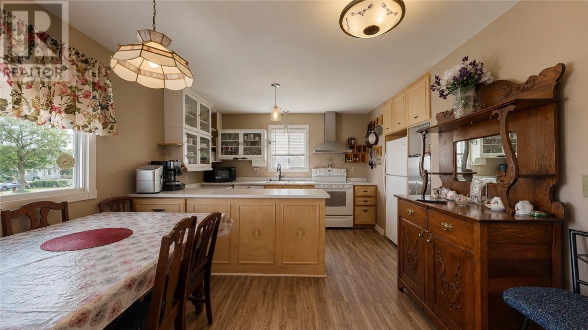 21 Vankoughnet Street E, Little Current, Ontario  P0P 1K0 - Photo 11 - 2127661