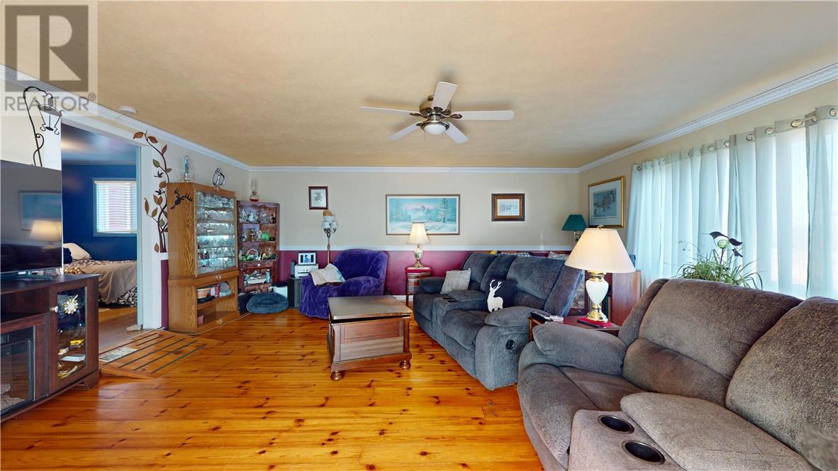 21 Vankoughnet Street E, Little Current, Ontario  P0P 1K0 - Photo 12 - 2127661