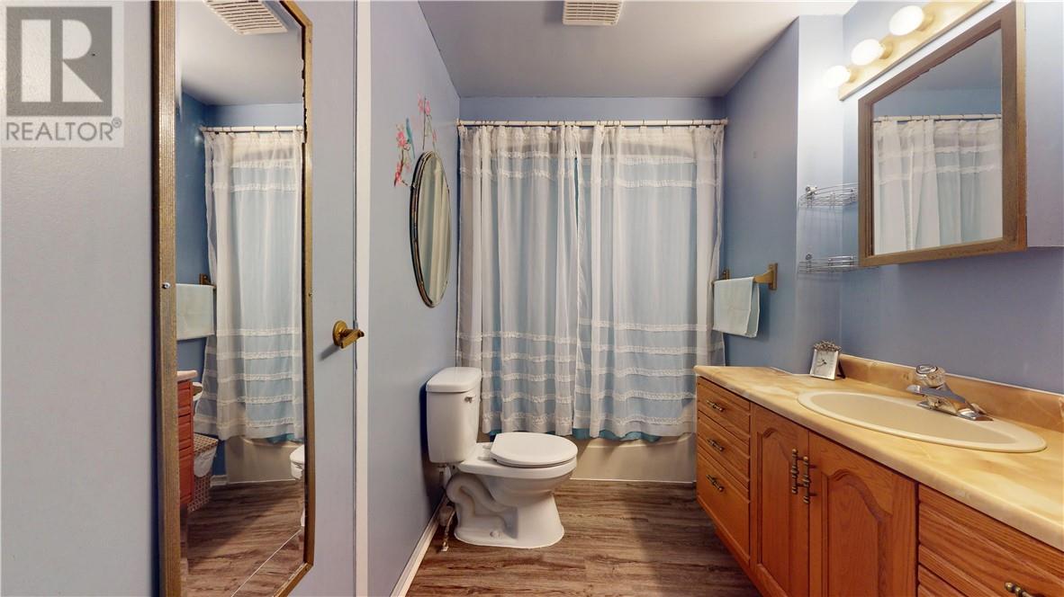 21 Vankoughnet Street E, Little Current, Ontario  P0P 1K0 - Photo 18 - 2127661