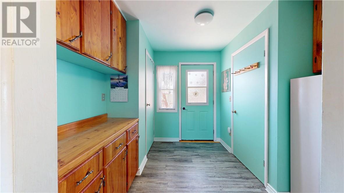 21 Vankoughnet Street E, Little Current, Ontario  P0P 1K0 - Photo 3 - 2127661
