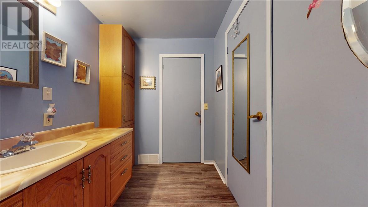 21 Vankoughnet Street E, Little Current, Ontario  P0P 1K0 - Photo 19 - 2127661