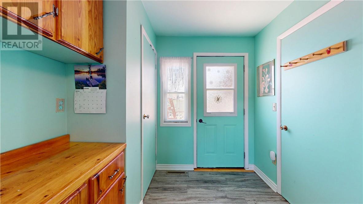 21 Vankoughnet Street E, Little Current, Ontario  P0P 1K0 - Photo 4 - 2127661