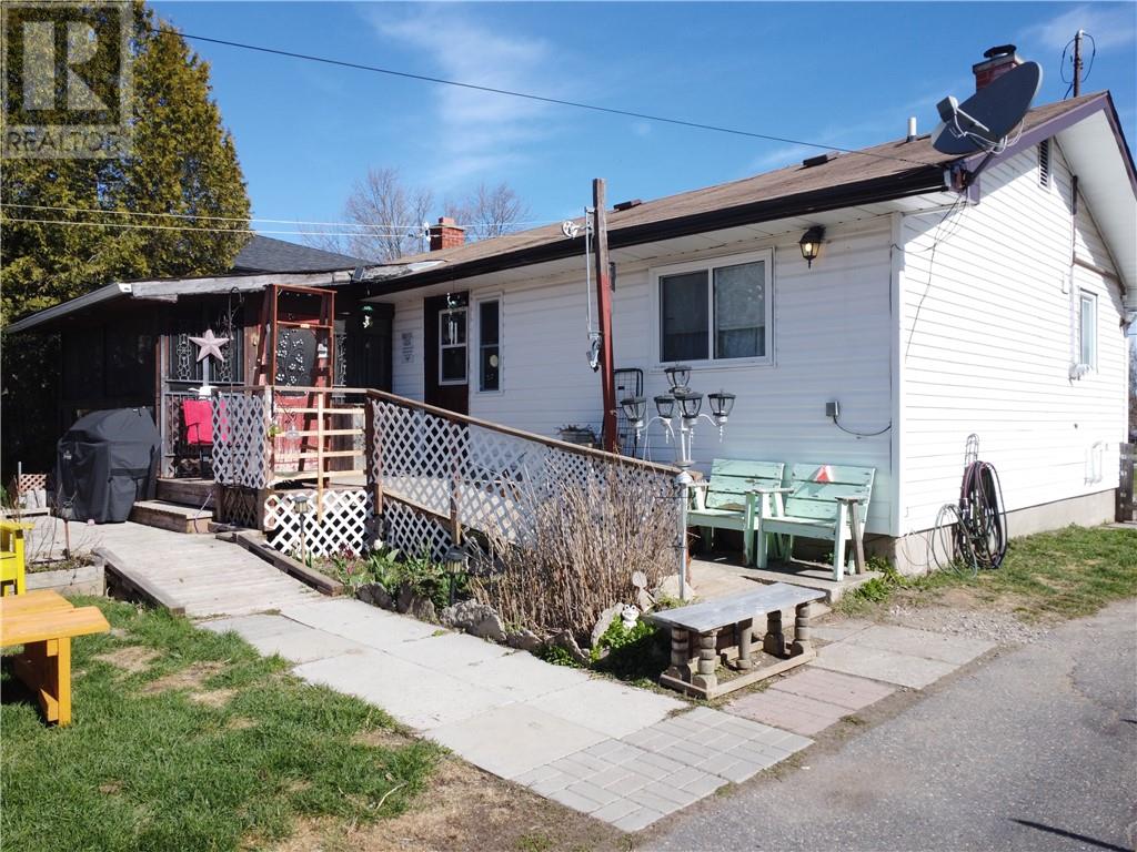 21 Vankoughnet Street E, Little Current, Ontario  P0P 1K0 - Photo 28 - 2127661