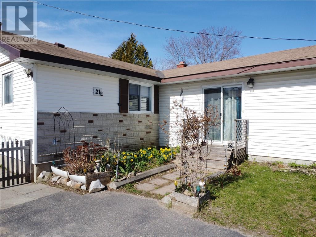 21 Vankoughnet Street E, Little Current, Ontario  P0P 1K0 - Photo 26 - 2127661