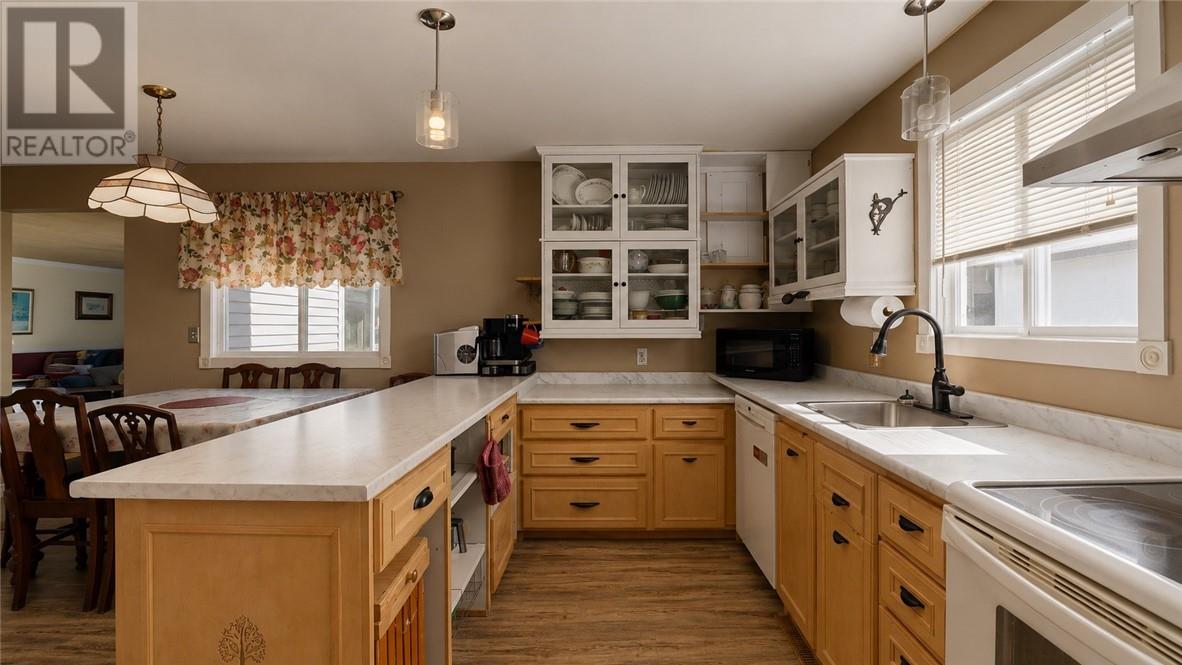 21 Vankoughnet Street E, Little Current, Ontario  P0P 1K0 - Photo 8 - 2127661