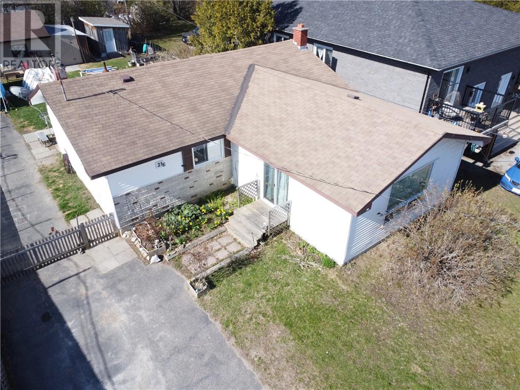 21 Vankoughnet Street E, Little Current, Ontario  P0P 1K0 - Photo 27 - 2127661