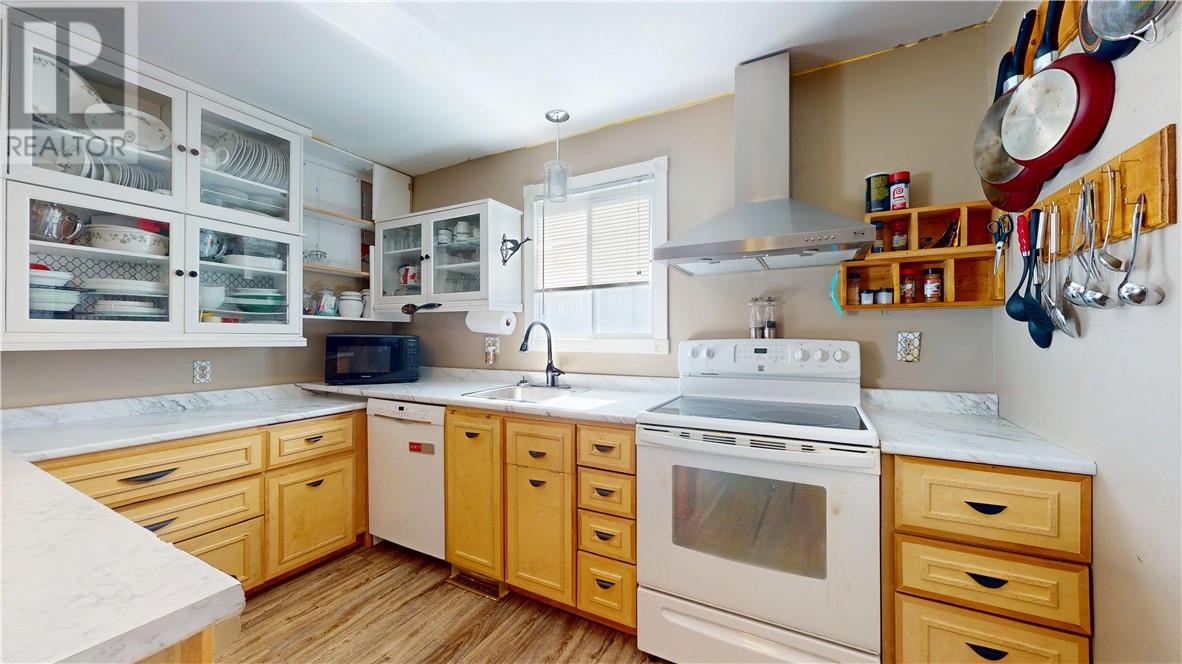 21 Vankoughnet Street E, Little Current, Ontario  P0P 1K0 - Photo 7 - 2127661