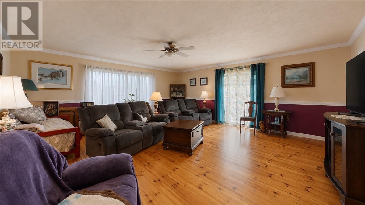 21 Vankoughnet Street E, Little Current, Ontario  P0P 1K0 - Photo 14 - 2127661