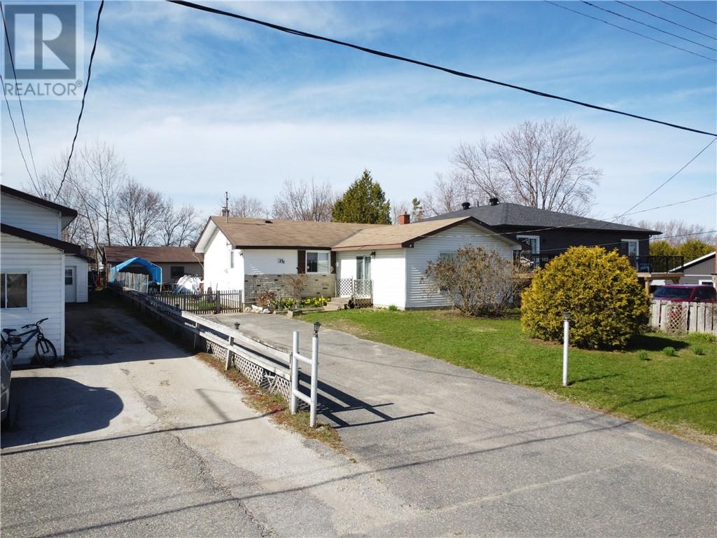 21 Vankoughnet Street E, Little Current, Ontario  P0P 1K0 - Photo 29 - 2127661