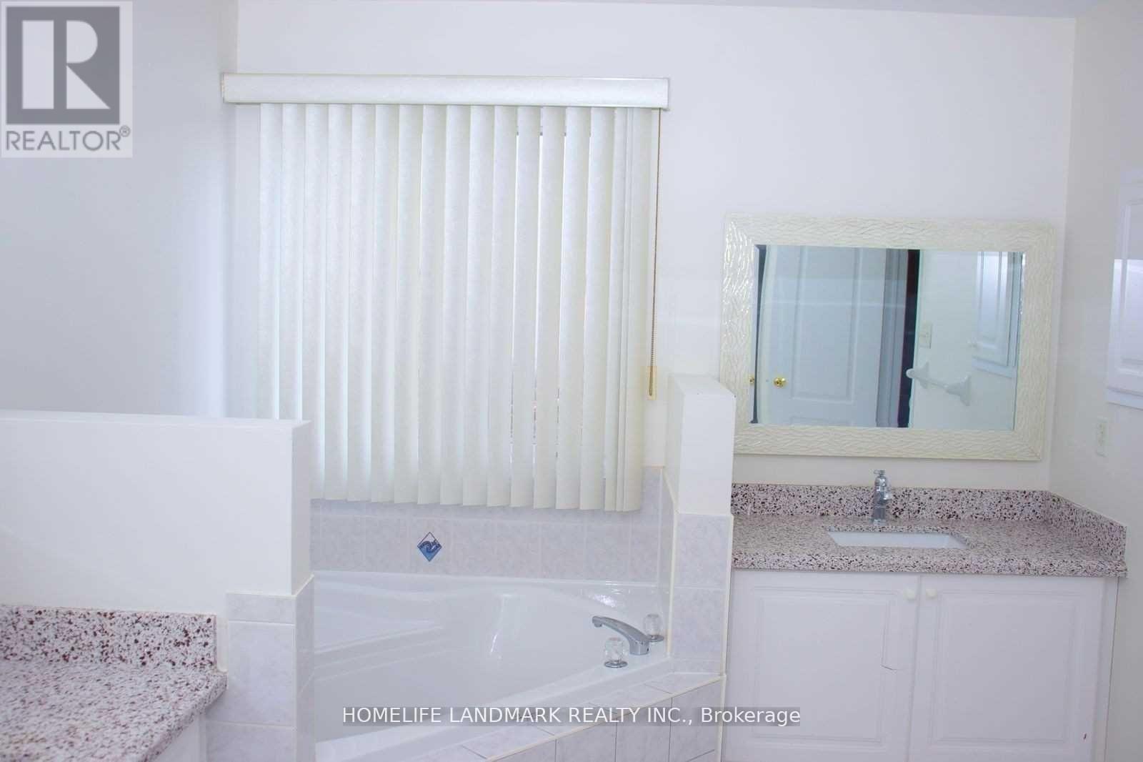103 Sunridge Street, Richmond Hill, Ontario  L4E 3Z4 - Photo 4 - N13145654