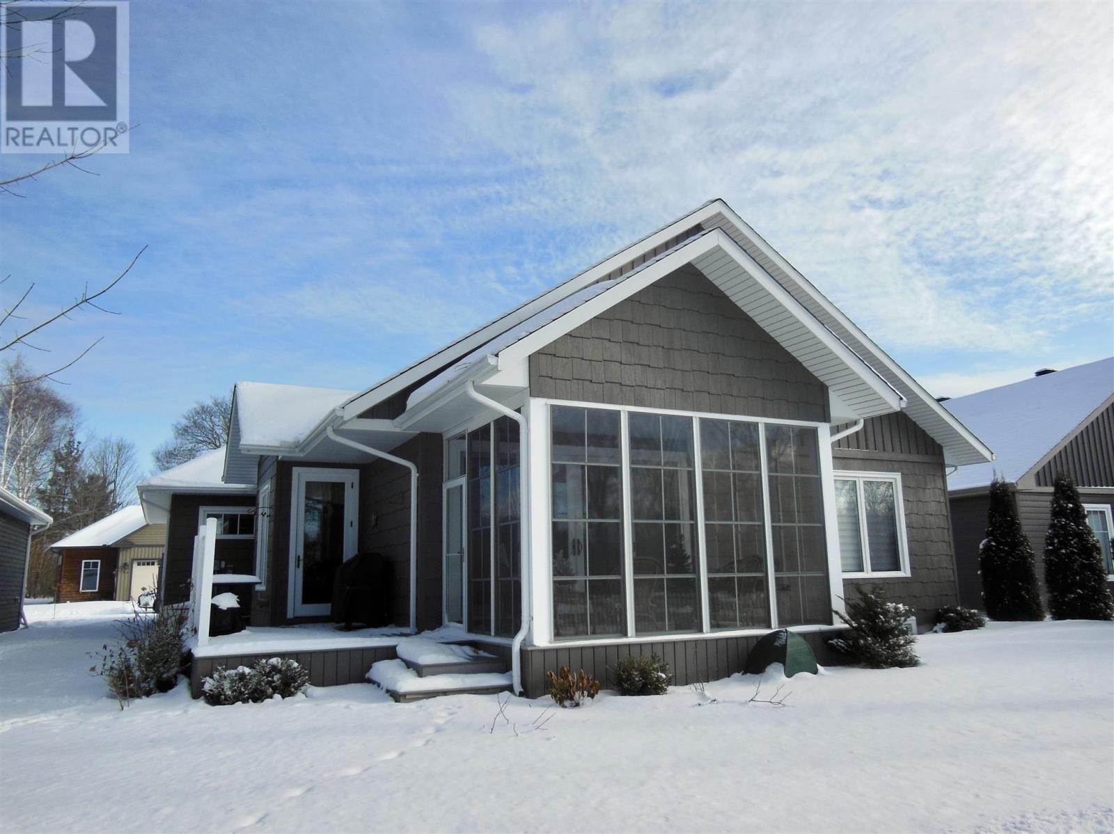 93 Crimson Ridge Dr, Sault Ste. Marie, Ontario P6A 0B5 - Photo 3 - SM260324