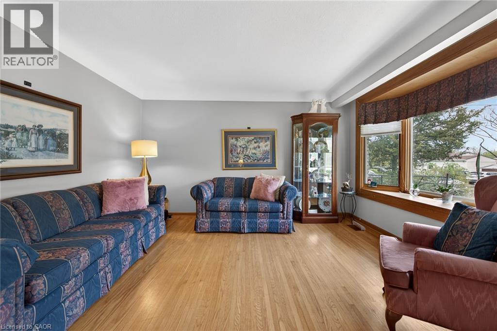 8 Woodrow Street N, St. Catharines, Ontario  L2P 3K1 - Photo 14 - 40827636