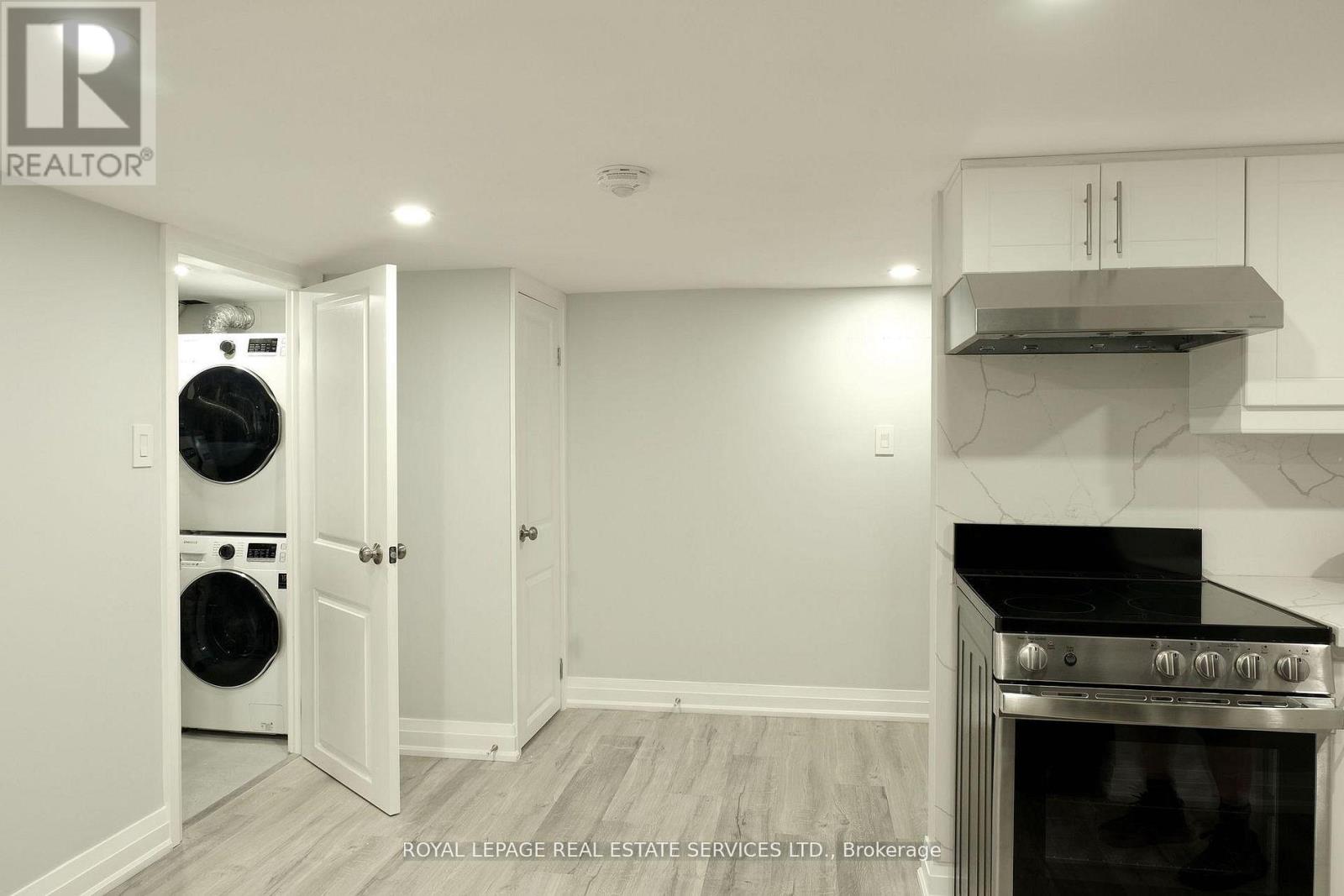 8 Pritchard Avenue, Toronto, Ontario  M6N 1T1 - Photo 25 - W13144564