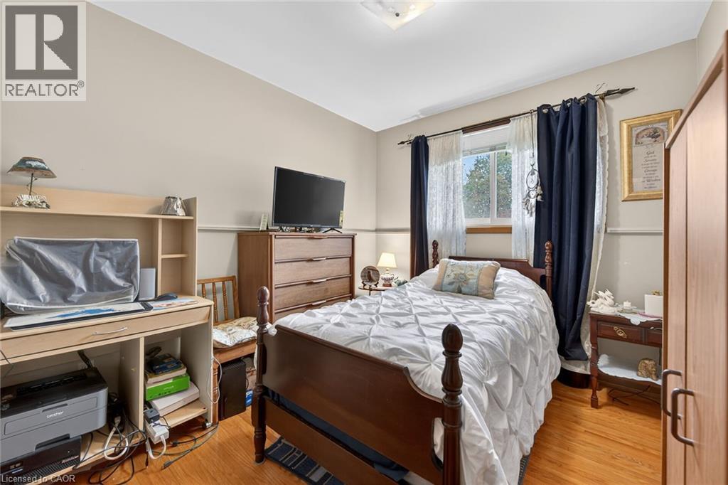 8 Woodrow Street N, St. Catharines, Ontario  L2P 3K1 - Photo 22 - 40827636
