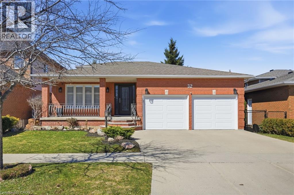 32 HIGHBURY Drive, Stoney Creek, Ontario