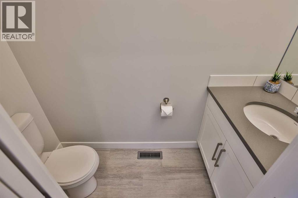 3, 65 Aquitania Circle W, Lethbridge, Alberta  T1J 5M5 - Photo 10 - A2310696