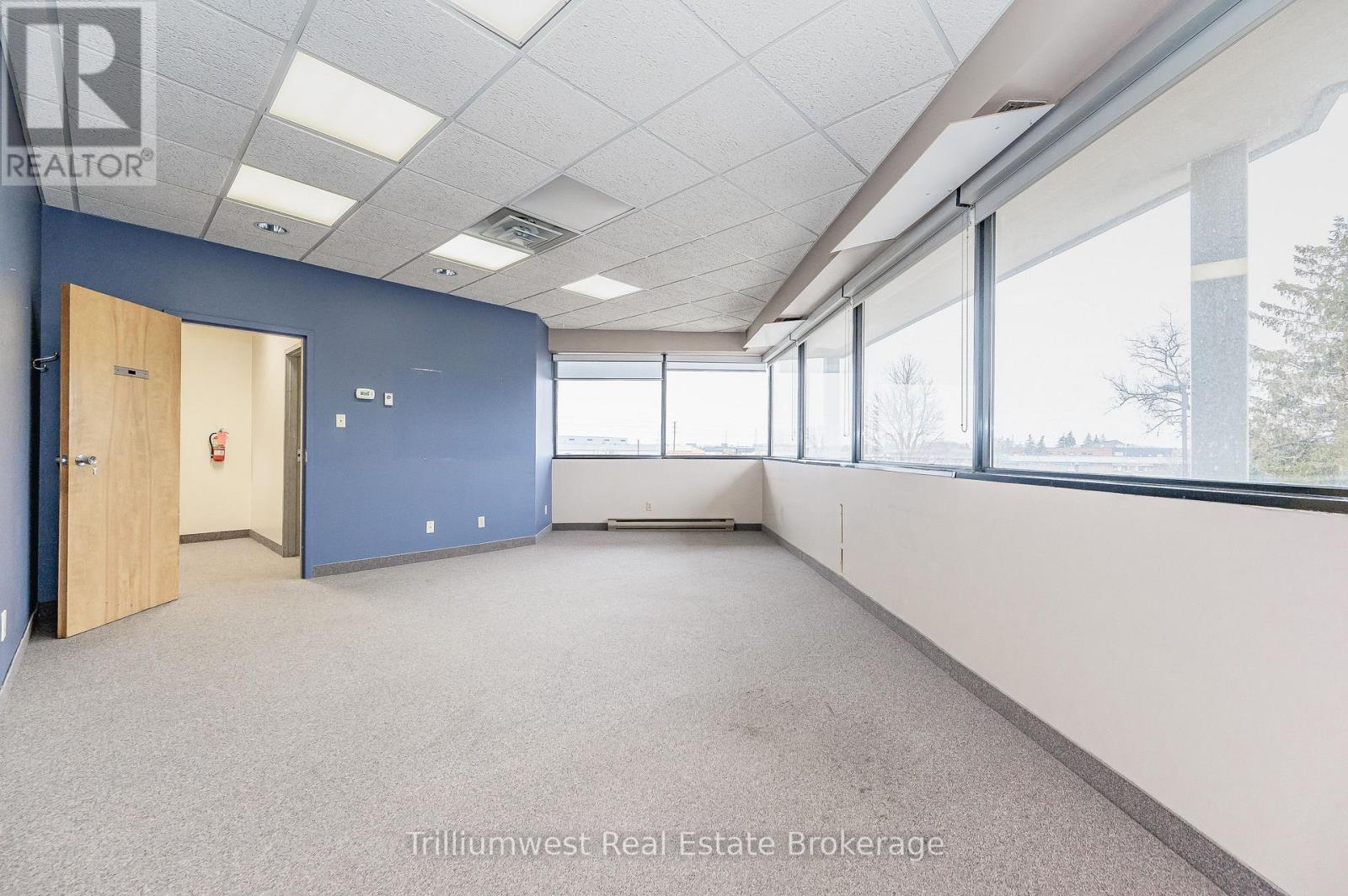 201 - 450 Speedvale Ave W Avenue, Guelph, Ontario  N1H 7Y6 - Photo 11 - X12338404