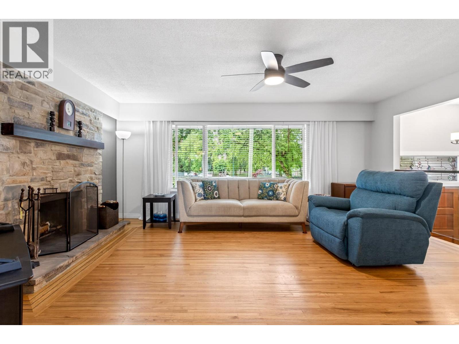 5240 Sprott Street, Burnaby, British Columbia  V5G 1T5 - Photo 5 - R3124703