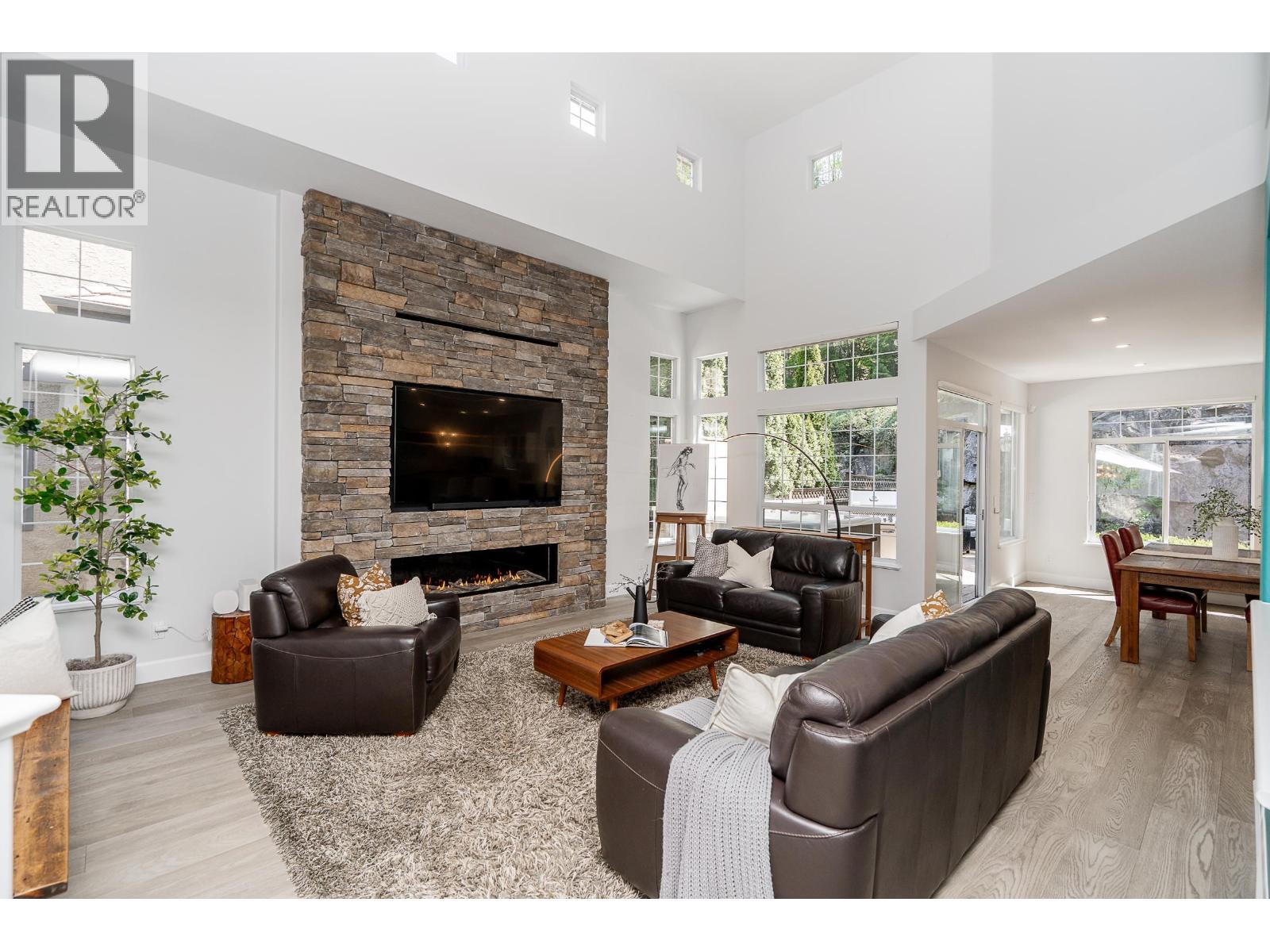 1987 PARKWAY BOULEVARD, Coquitlam, British Columbia