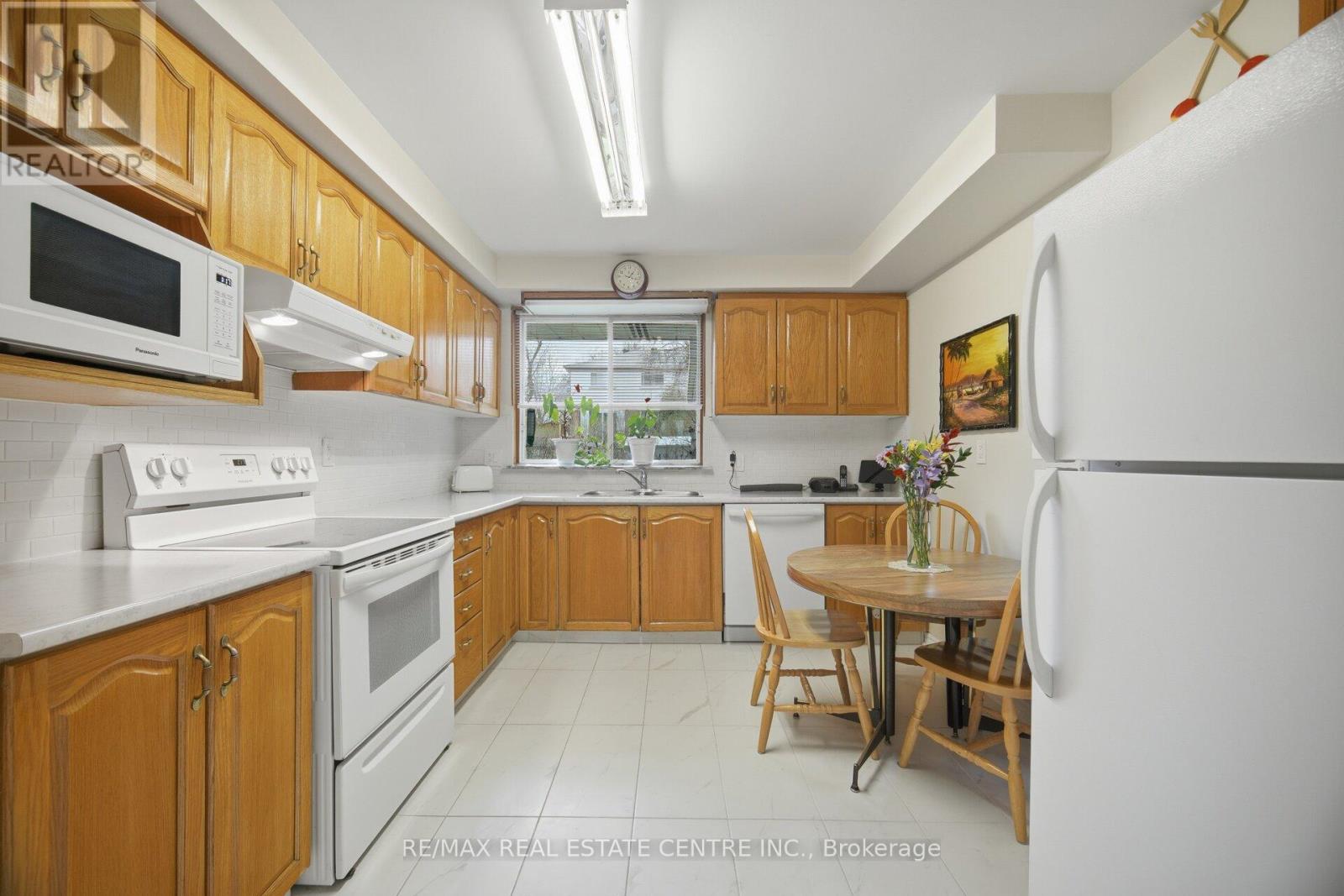 3590 Fieldgate Drive, Mississauga, Ontario  L4X 2J7 - Photo 10 - W13145622