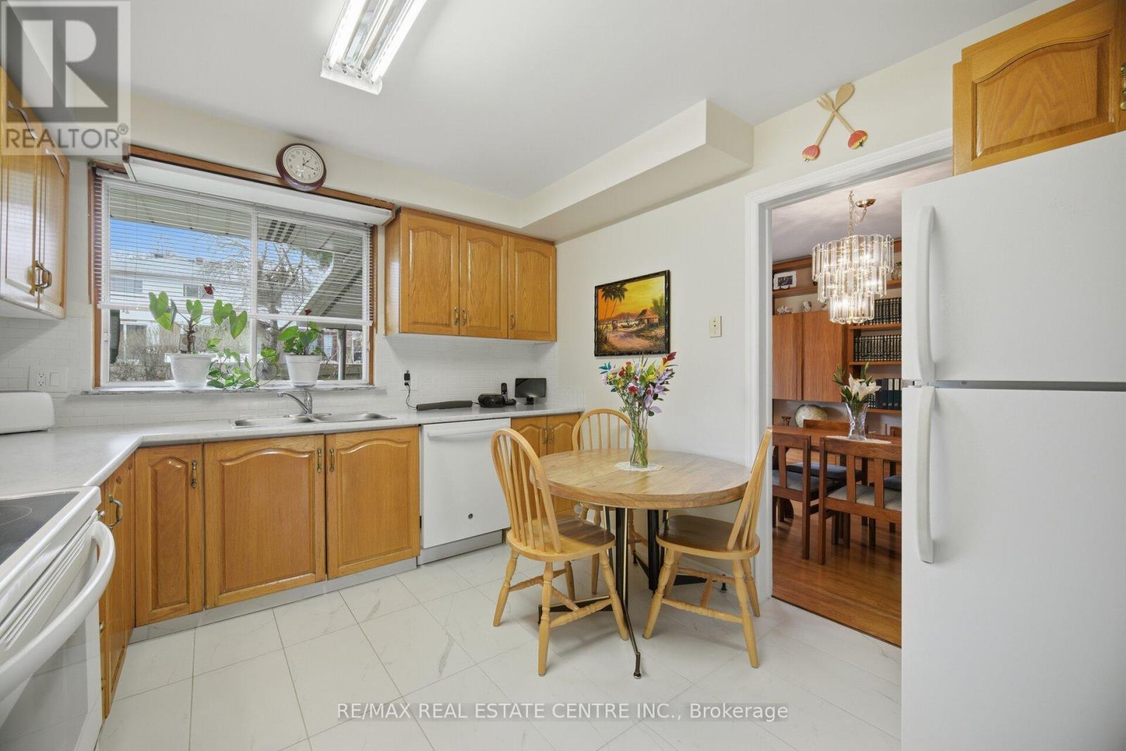 3590 Fieldgate Drive, Mississauga, Ontario  L4X 2J7 - Photo 11 - W13145622