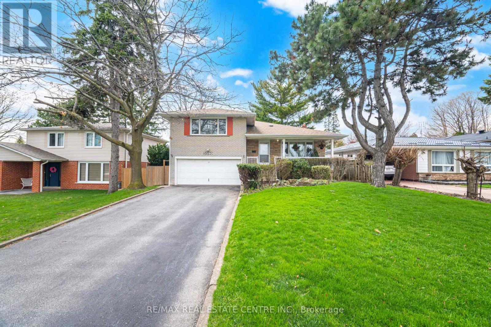3590 Fieldgate Drive, Mississauga, Ontario  L4X 2J7 - Photo 2 - W13145622