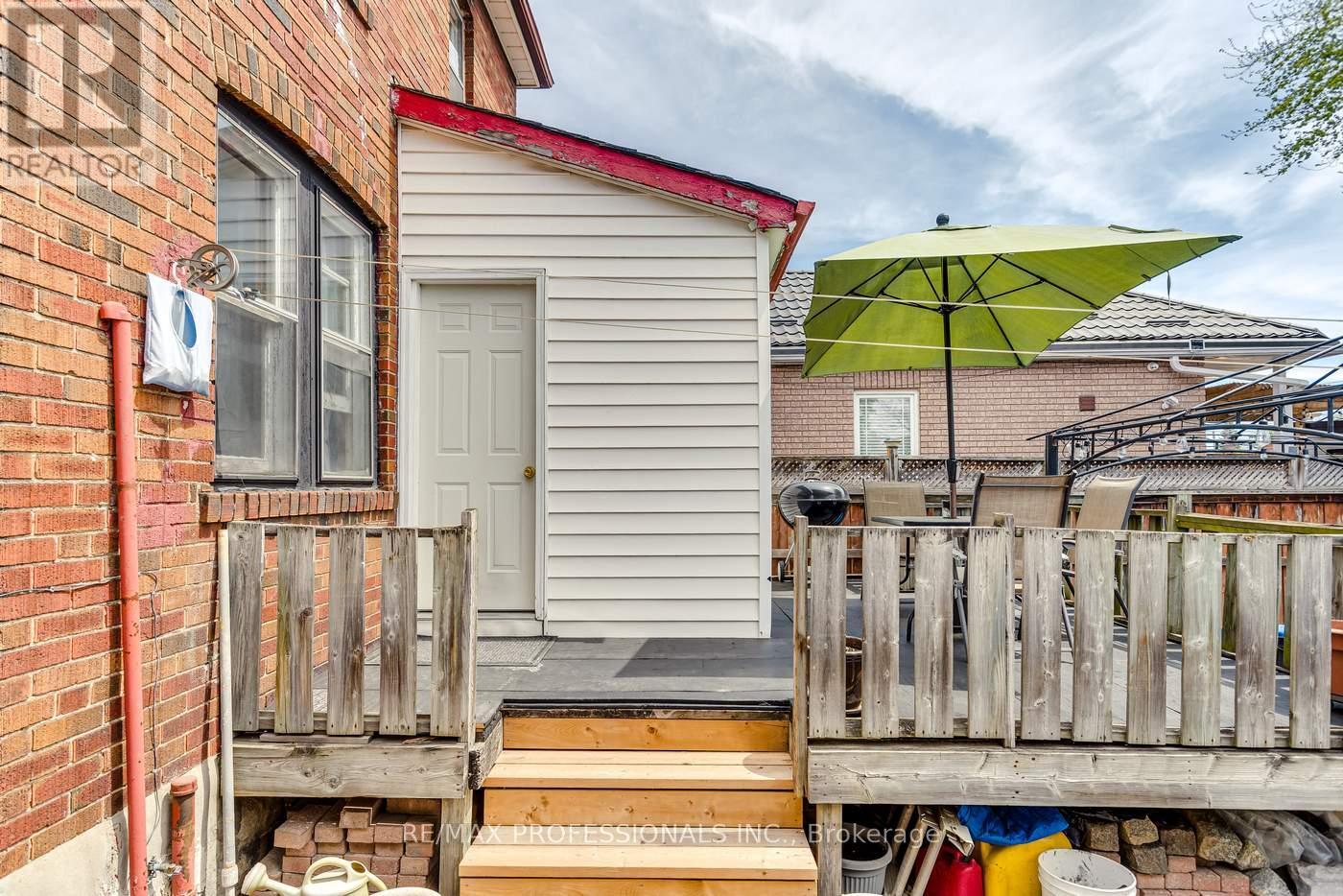 155 Aileen Avenue, Toronto, Ontario  M6M 1G1 - Photo 29 - W13145650