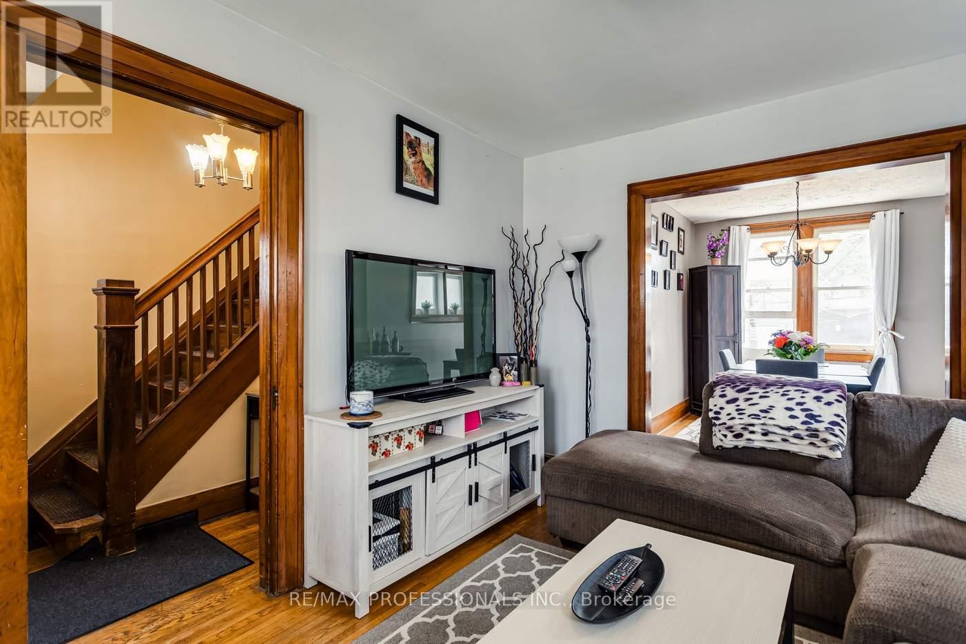 155 Aileen Avenue, Toronto, Ontario  M6M 1G1 - Photo 8 - W13145650