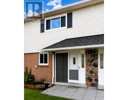 52 VILLAGE COURT, Brampton, Ontario