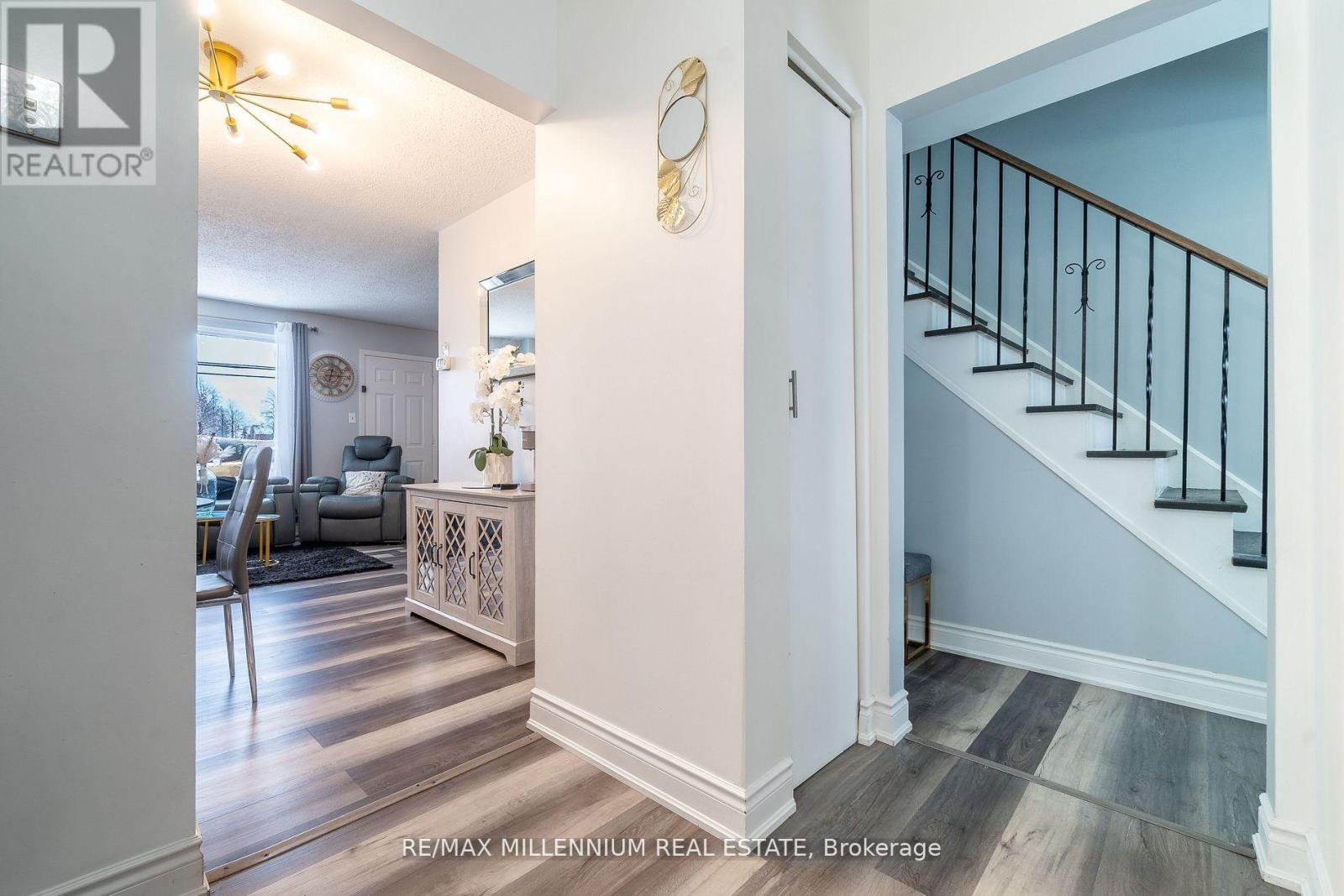 52 Village Court, Brampton, Ontario L6W 1A6 - Photo 16 - W13105952