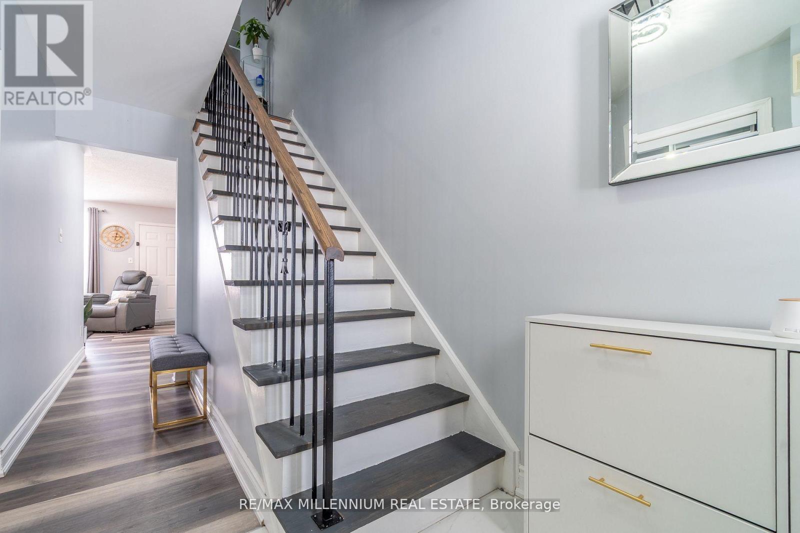 52 Village Court, Brampton, Ontario L6W 1A6 - Photo 15 - W13105952