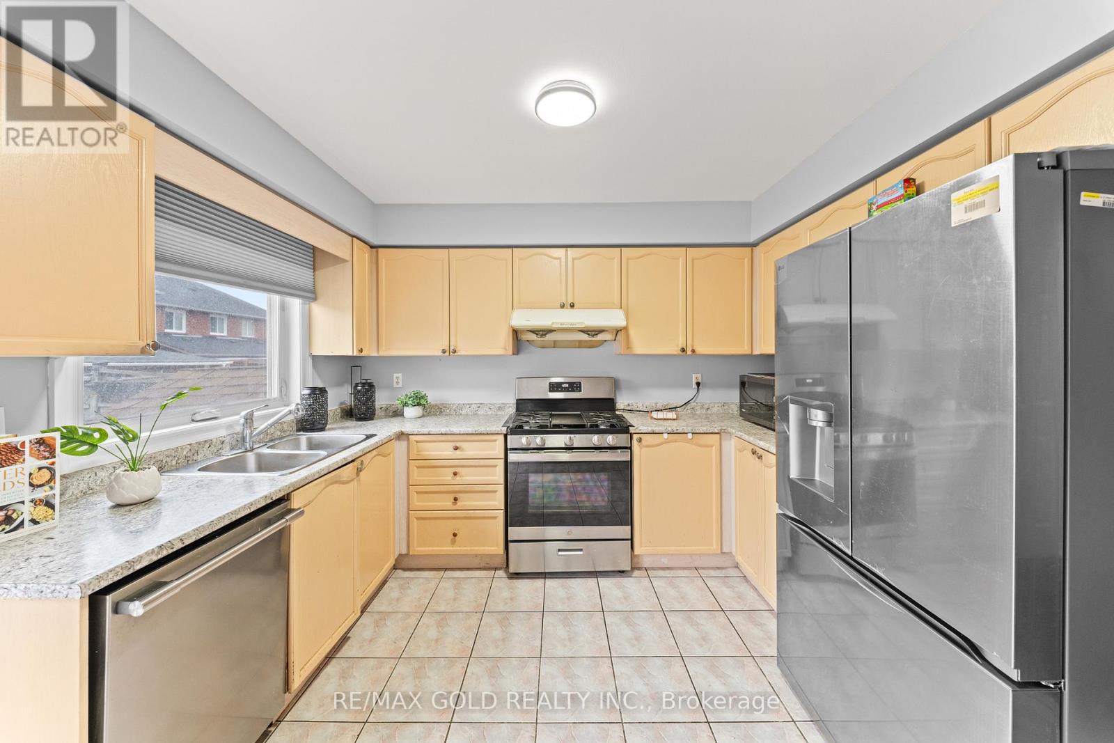 92 Dandelion Road, Brampton, Ontario  L6R 1Y1 - Photo 13 - W13136810