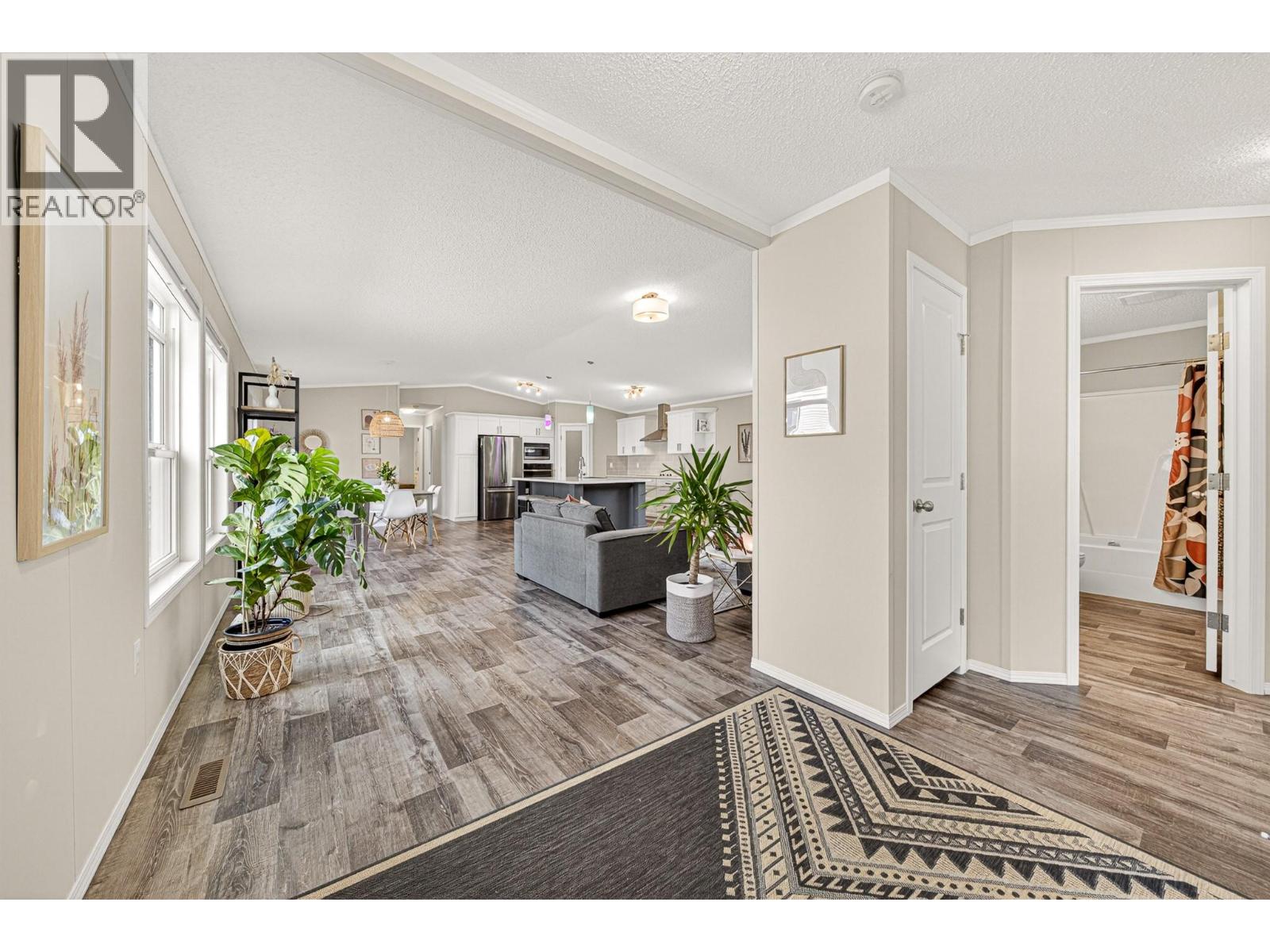 24 Darby Crescent, Elkford, British Columbia  V0B 1H0 - Photo 3 - 10387576
