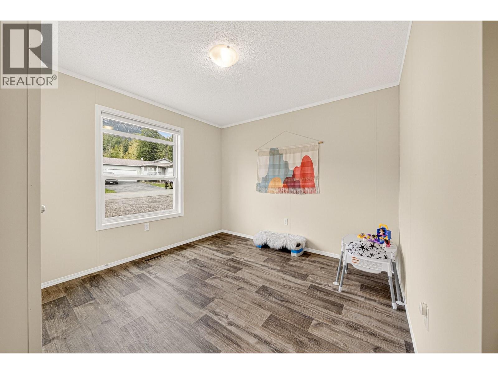 24 Darby Crescent, Elkford, British Columbia  V0B 1H0 - Photo 37 - 10387576