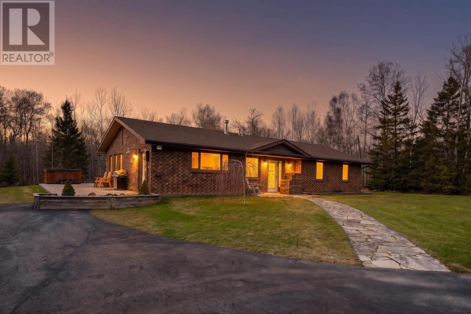 421 Pole Line RD, Oliver/Paipoonge, Ontario